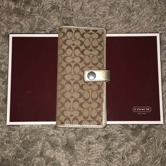 **SOLD** Coach Signature Multi Case Wallet ID - Picture 2 of 6